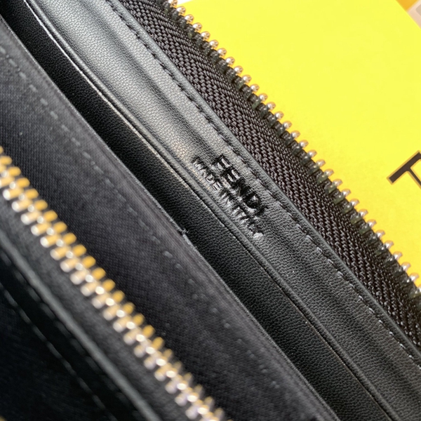 超激安ブランド財布偽物着用イメージ